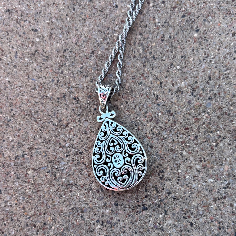Elegant Silver Teardrop Pendant Necklace - Picture 2 of 5